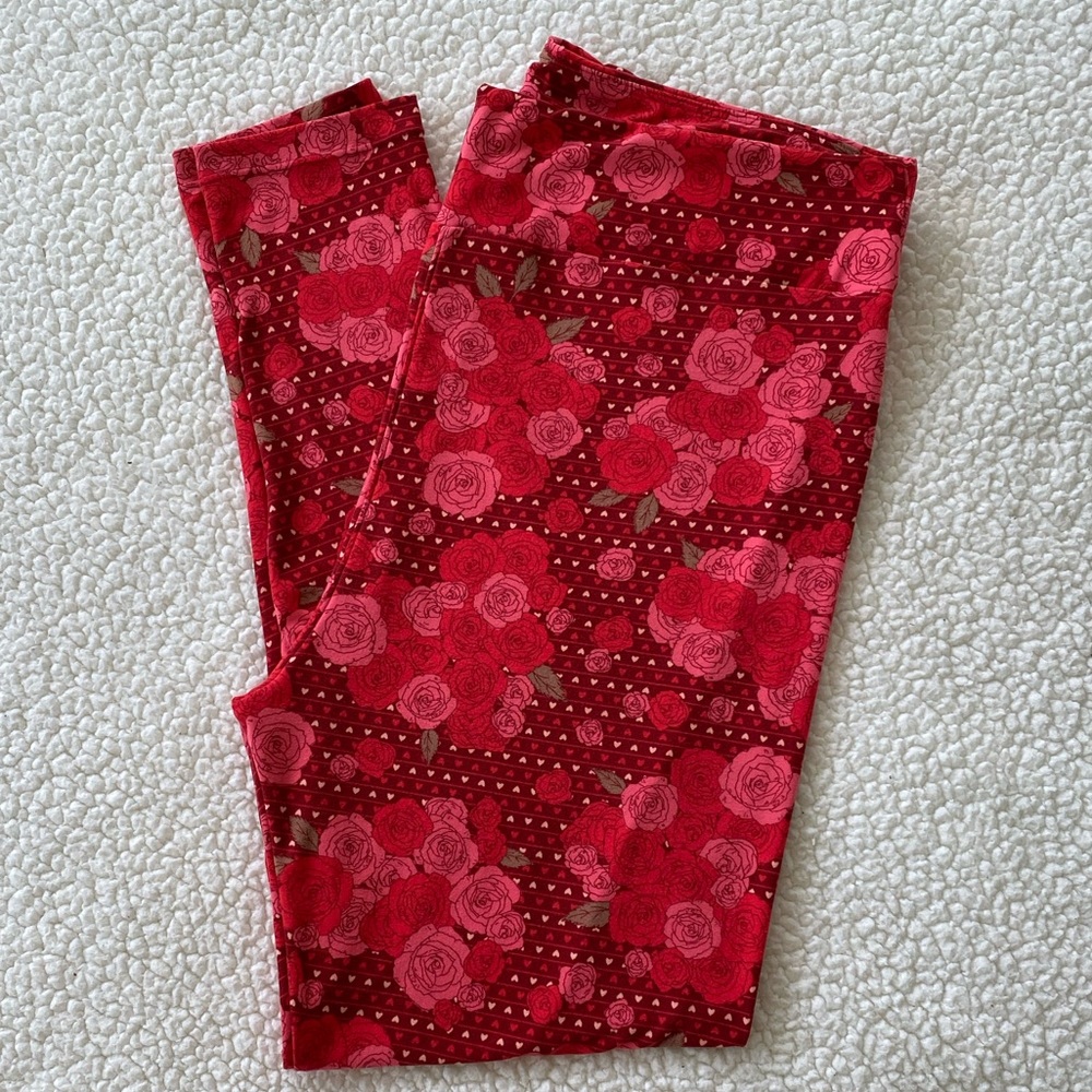 LULAROE Women’s Red Rose and Heart Pattern Leggings EUC SIZE TC2 18+